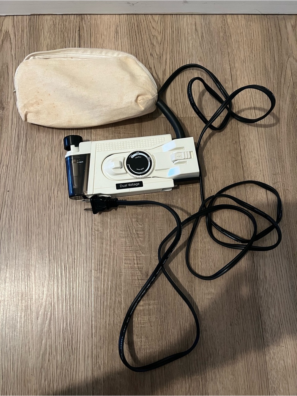 White Dual Voltage travel iron